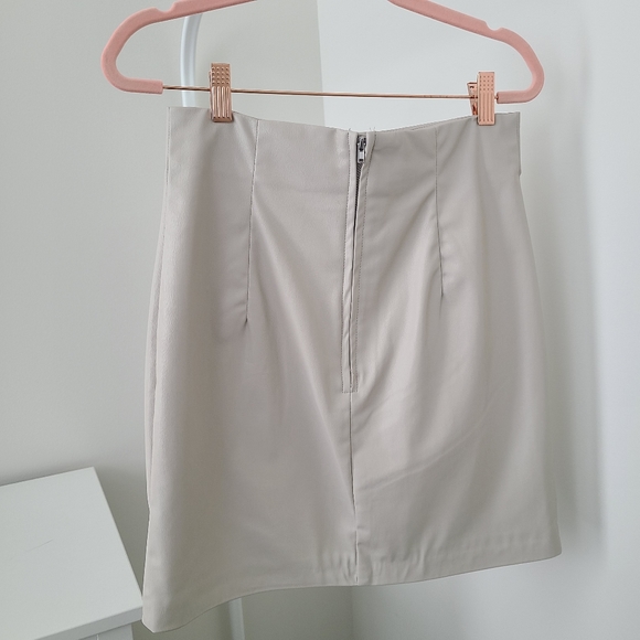 H&M Faux Leather Mini Skirt - Picture 2 of 3